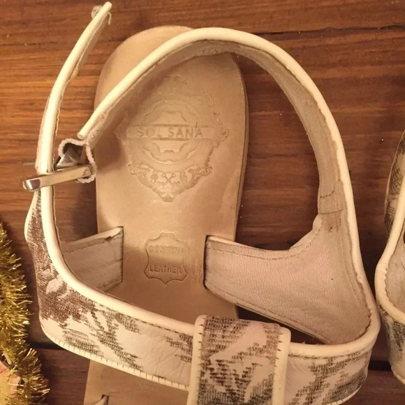 ❤️ANTHROPOLOGIE floral leather sandals❤️ - Picture 3 of 5